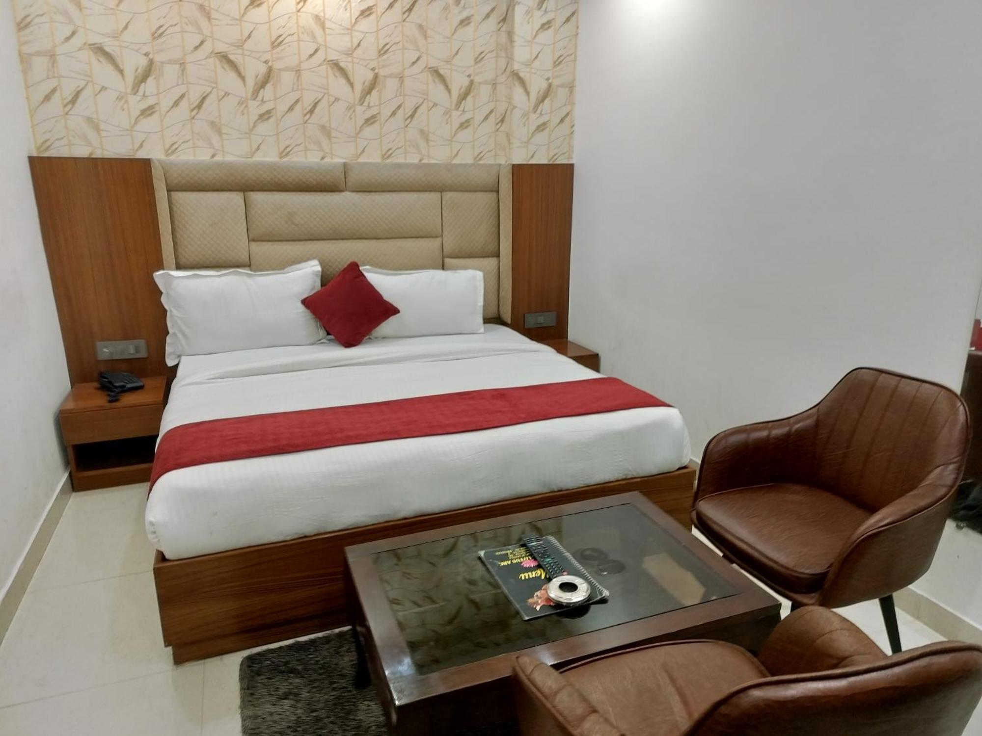 Lotus At Delhi Airport Hotel 3*