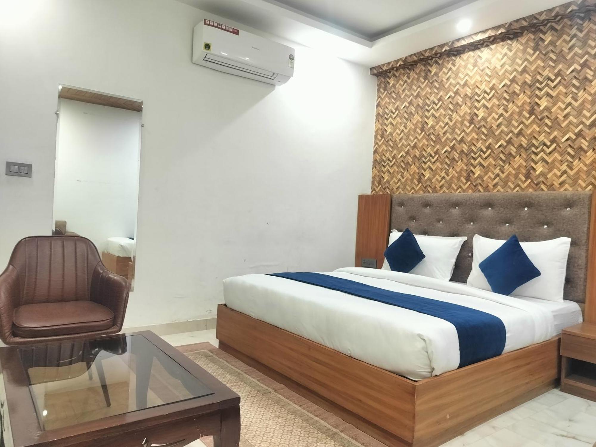 Hotel Lotus At Delhi Airport 3*